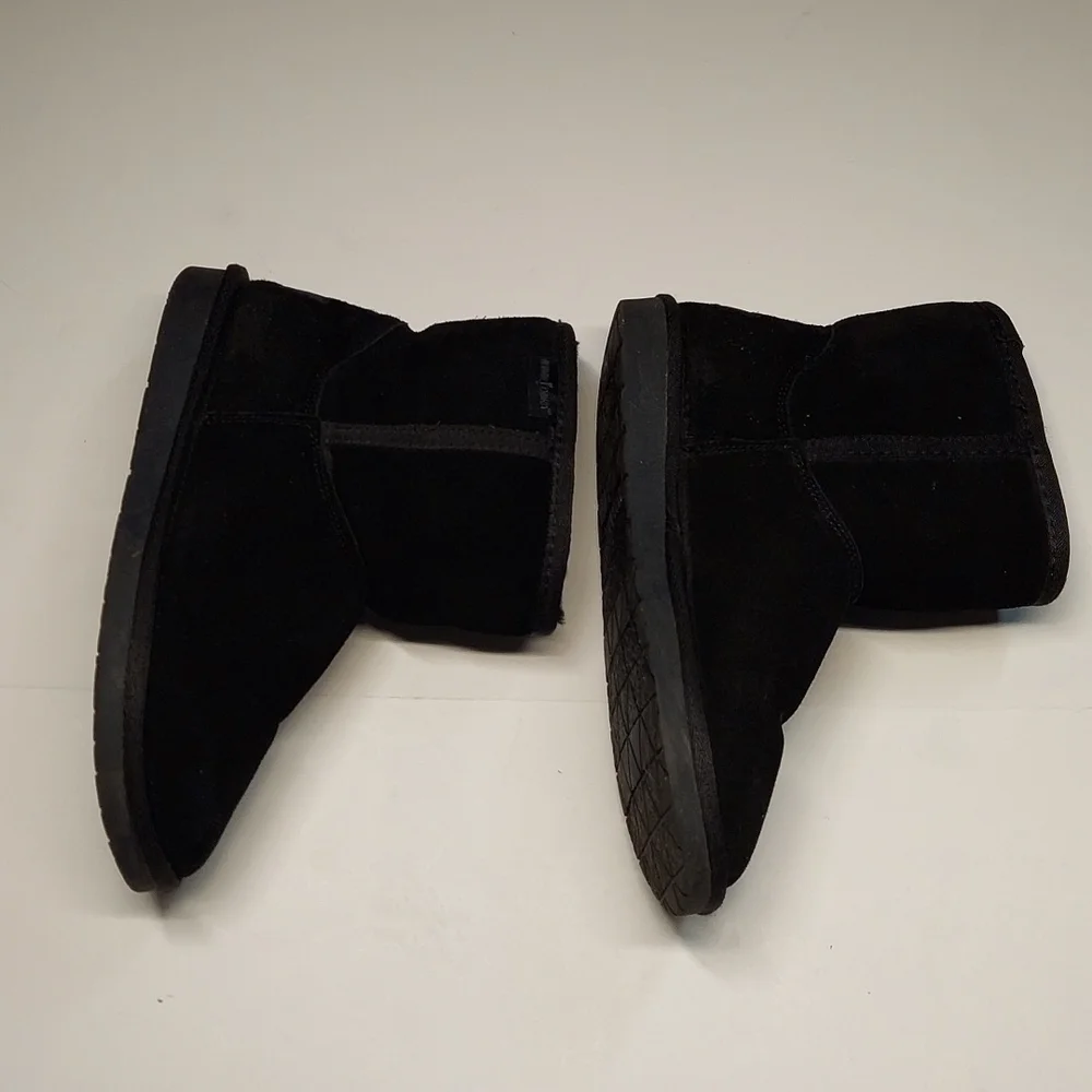 MINNETONKA  Black Leather Sheepskin Lambswool Lined Ankle Boots Size 6 - Picture 4 of 7